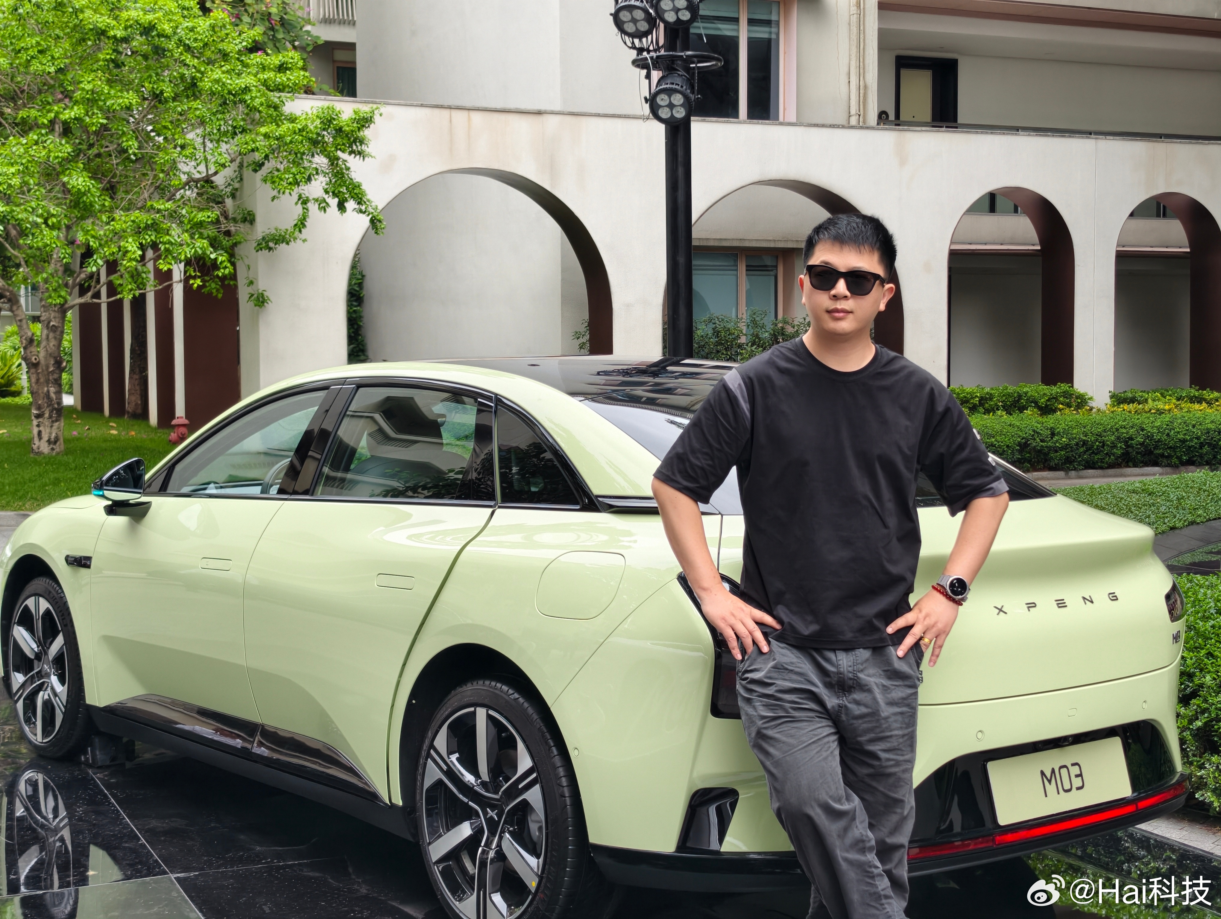 终于有机会来试驾小鹏了，26款小鹏MonaM03牛油果配色真的好漂亮，马上来了