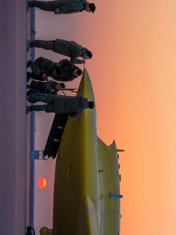 顶尖战略无人查打一体隐身无人机——彩虹7。