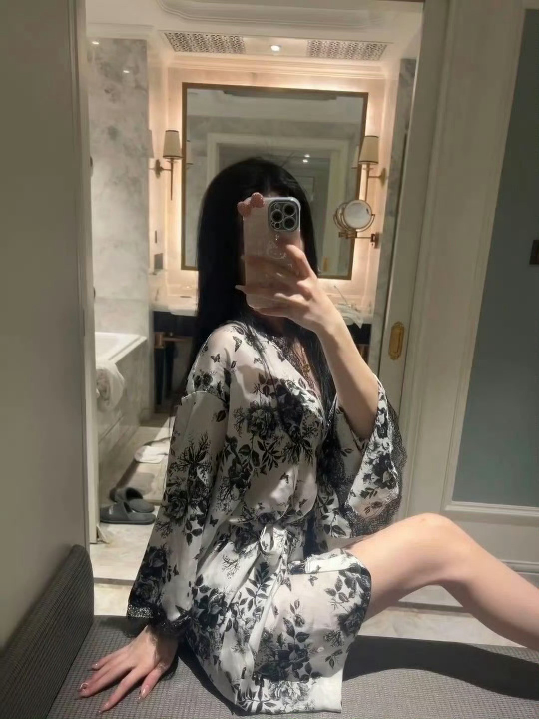 换上新买的晕染睡袍准备睡觉啦​​​