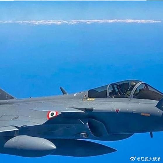 《印巴空战迎来大反转？巴方欢庆击落多架阵风，英媒：全是诱饵》报告提到，巴基斯坦军方当时锁定攻击的目标