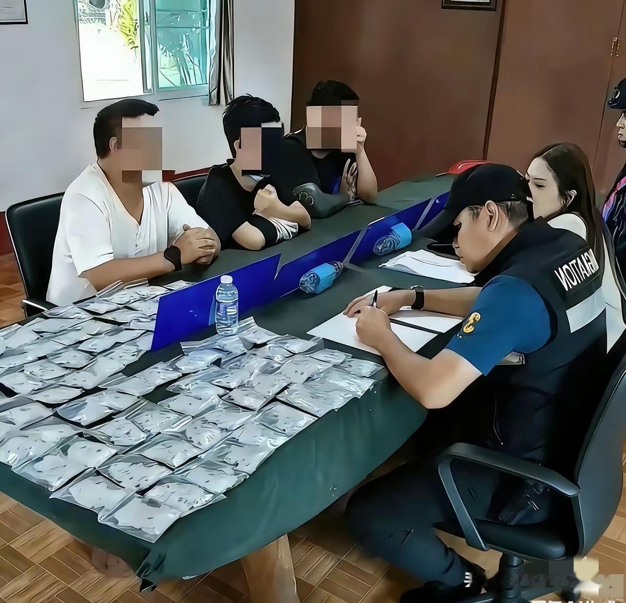 看到泰国那个新闻，那一刻我真的觉得挺荒诞。3个东方大国的公民在泰柬边境被当地警