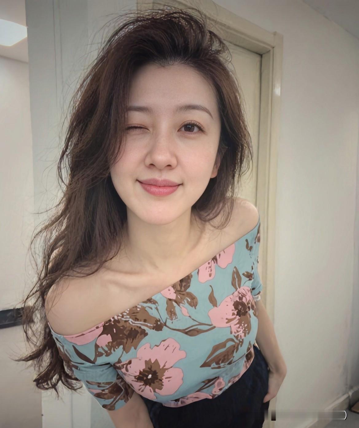 成年人的关系，其实很简单。你要是想陌生，我绝不会再多看一眼，更不会卑微