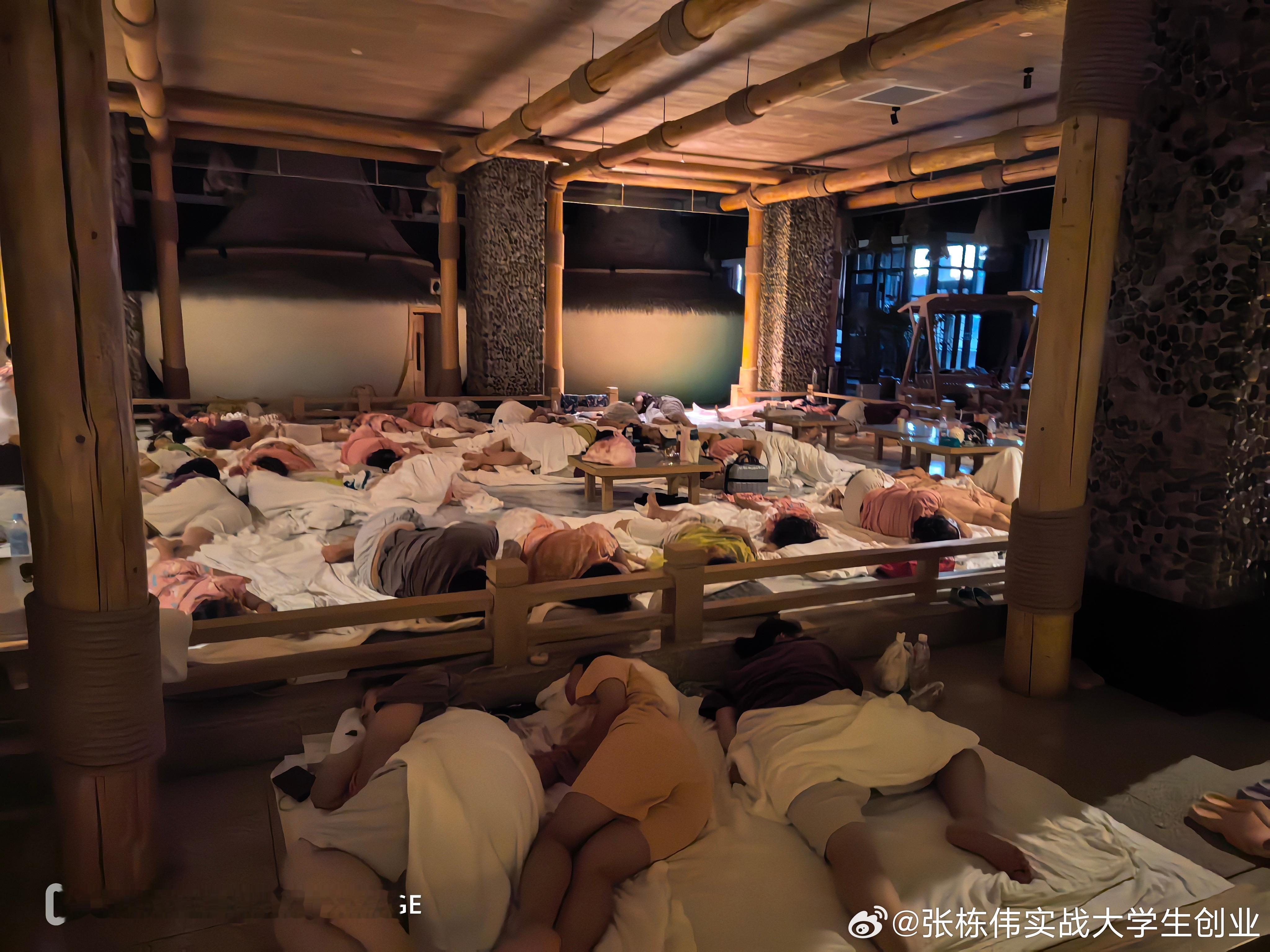 沈阳的洗浴文化很深厚，尤其是还都在任何能躺下的地方过夜沈阳清河半岛​​​
