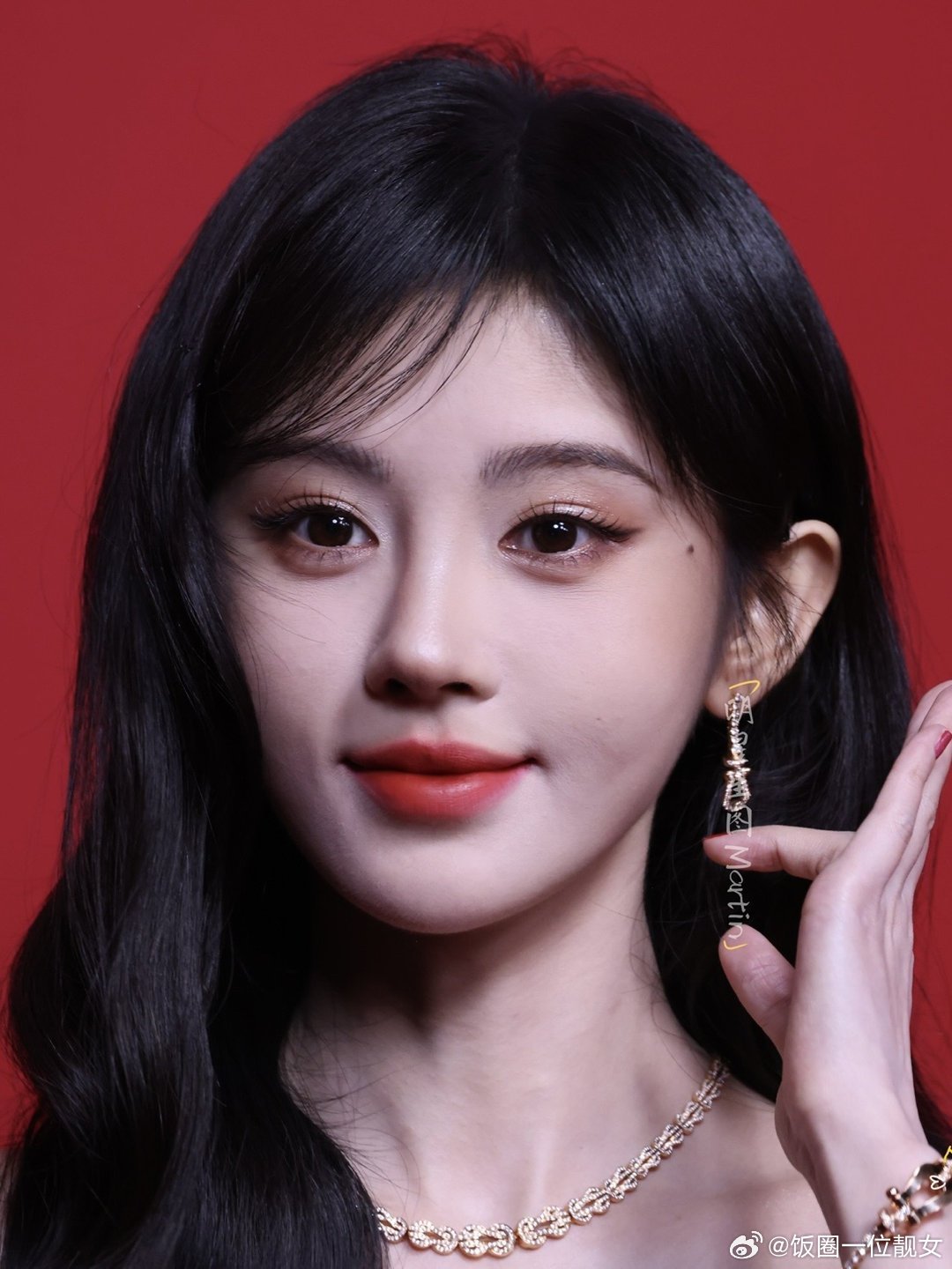 同样面临公司解约，赵露思是拿钱走人、彻底自由，鞠婧祎是官司缠身、身不由己