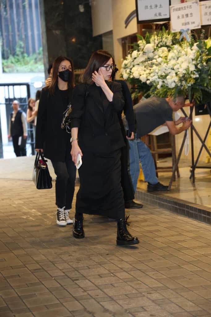 17日，许绍雄追悼仪式举办，佘诗曼、黄子华、黄宗泽、谭俊彦、邱礼涛、黎耀祥、麦长