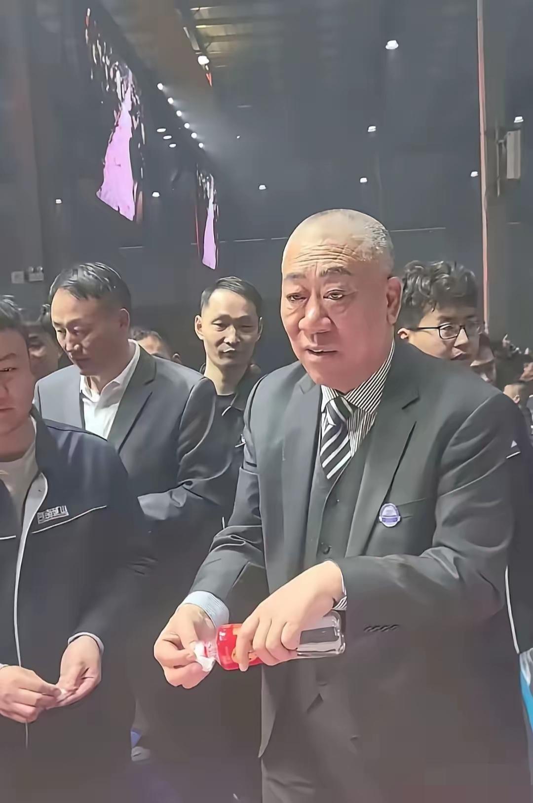 最近我估计河南矿山集团的崔培军崔总要有幸福的烦恼了，就是新年假期还没有结束，客户