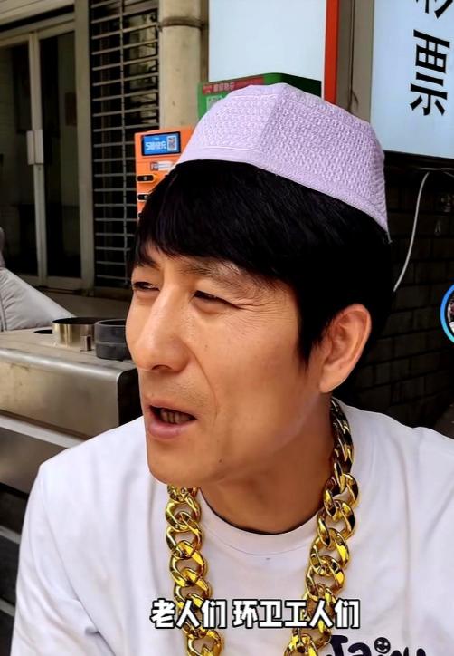 最近兰州一家牛肉面馆，把整个行业都给惹毛了。就因为老板链子哥把面卖到了3块5一碗