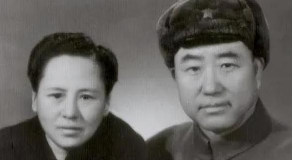 1950年，36军军长刘万春接到通知到北京参加会议，可是刚下车，就看到几名全副武