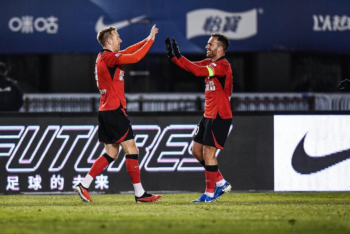 亚泰降级，人员变动造成的影响很大，运气有些不好。首先是塞尔吉尼奥，国足世预赛归化