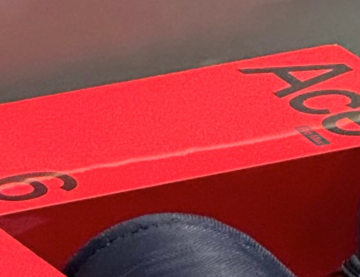 酷安老哥机场拍到了一加新机外包装盒，放大看是Ace6ProMax？之前也有博