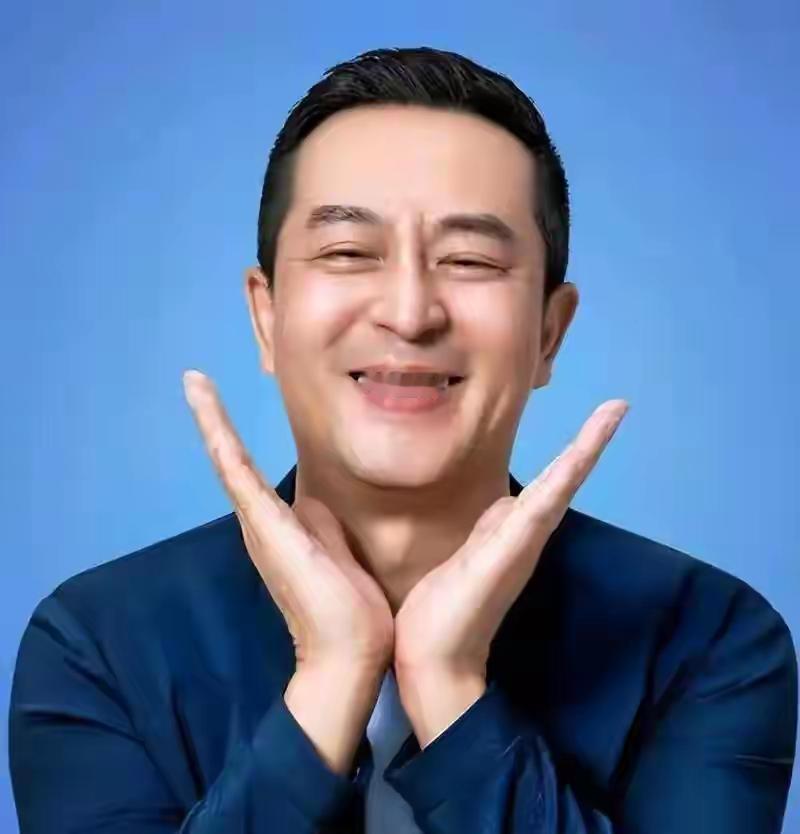 演员孙浩说：“现在国家太进步了，到处都是特牛的剧场，根本就找不到那种木头板凳的剧
