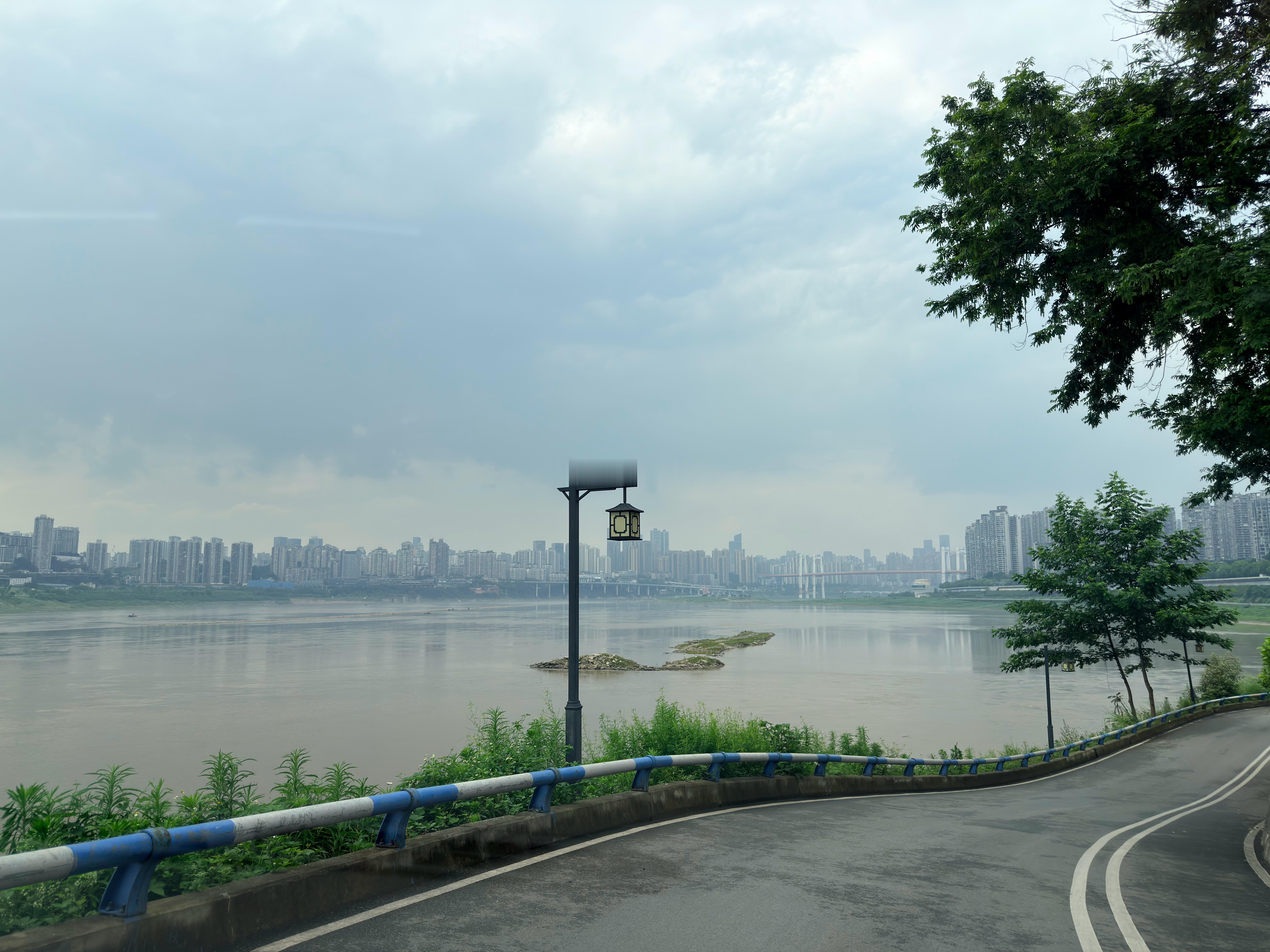 江面这么宽了啊重庆·大鱼海棠公园