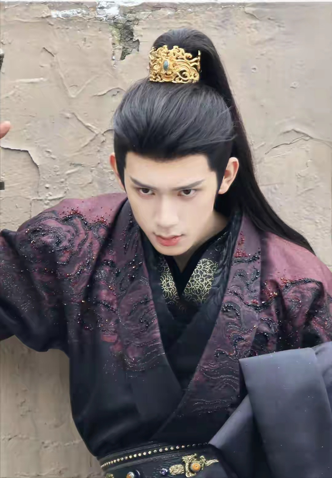 《逐玉》里的他又拽又帅，小小年纪戏龄超长，还是艺考双料第一的学霸，太绝了。