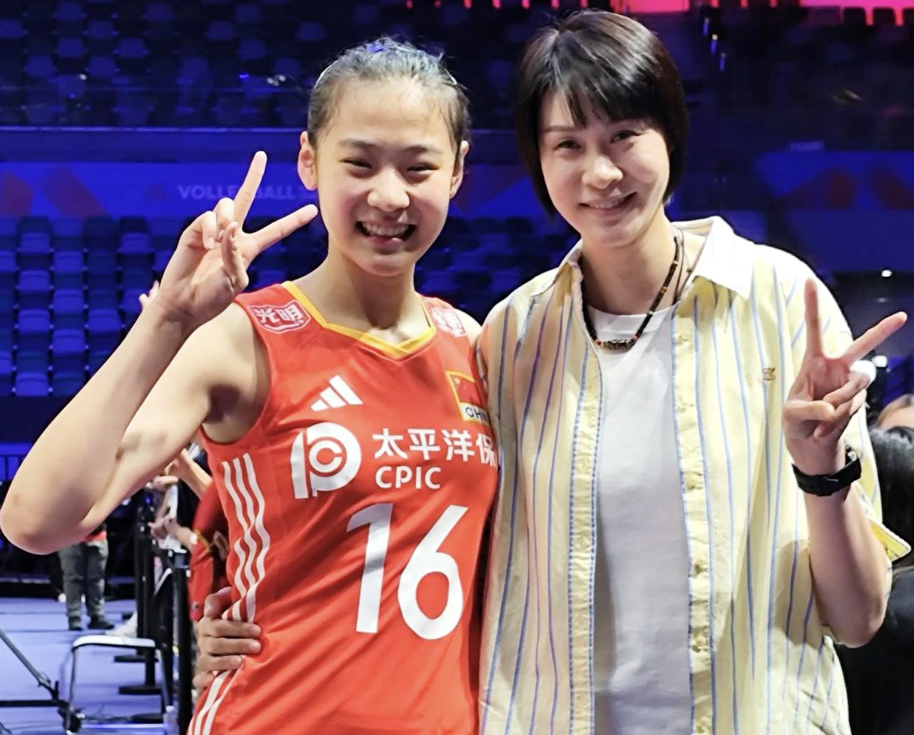 再夸“小赵蕊蕊”王奥芊，中国女排副攻超级新星，前途无量！中国女排3