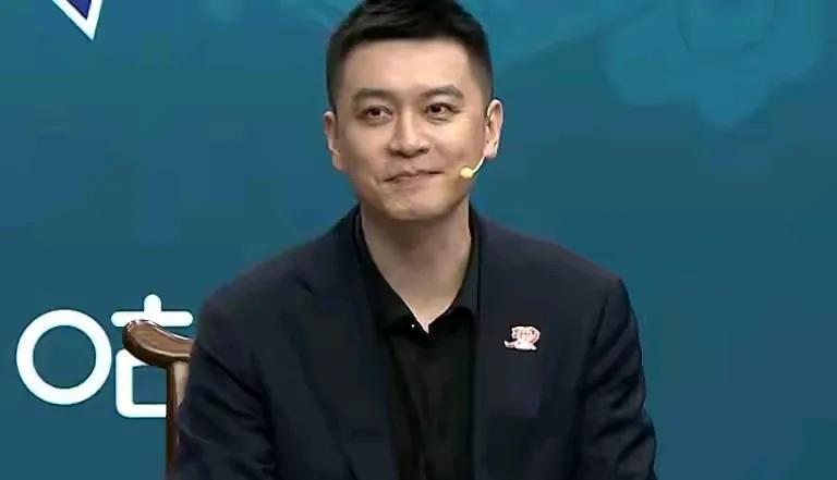 昨晚，杨鸣在咪咕体育解说CBA总决赛时，揭开了辽宁打不过广厦的真实原因。杨鸣认