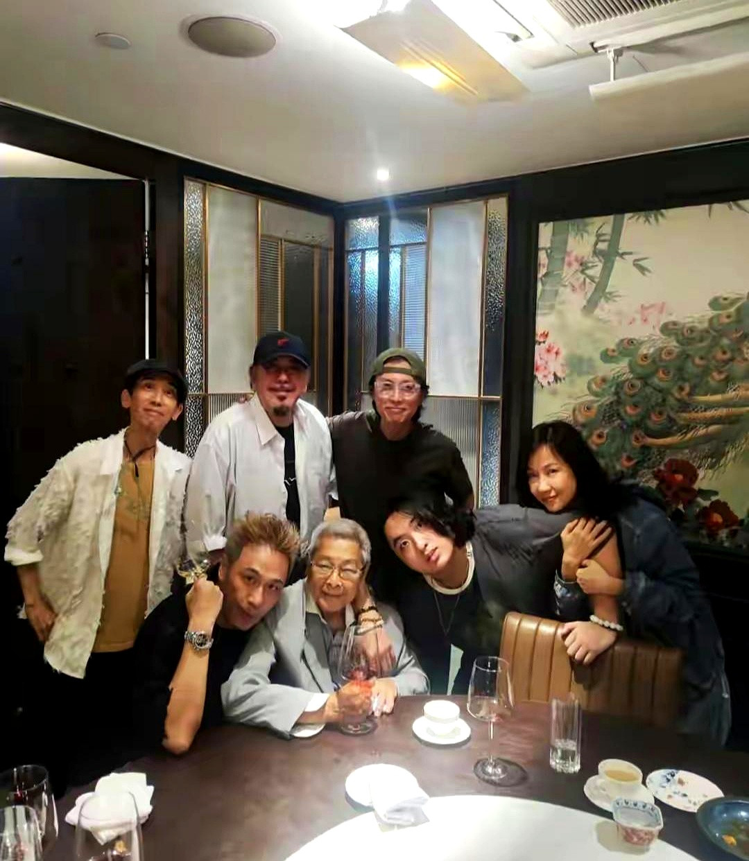 现在娱乐圈那些丑得千奇百怪的“星二代”，被明星父母强行塞进剧组捞钱，再看看老戏骨刘兆铭的做法，真是一