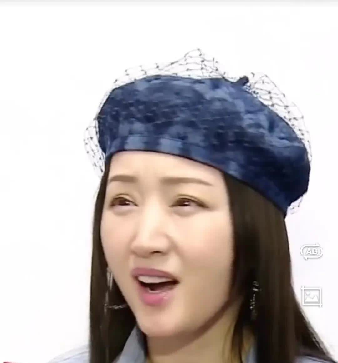 来看看“疯狂的”杨钰莹像不像你买买买的样子？她说：你知道女生买东西的时候