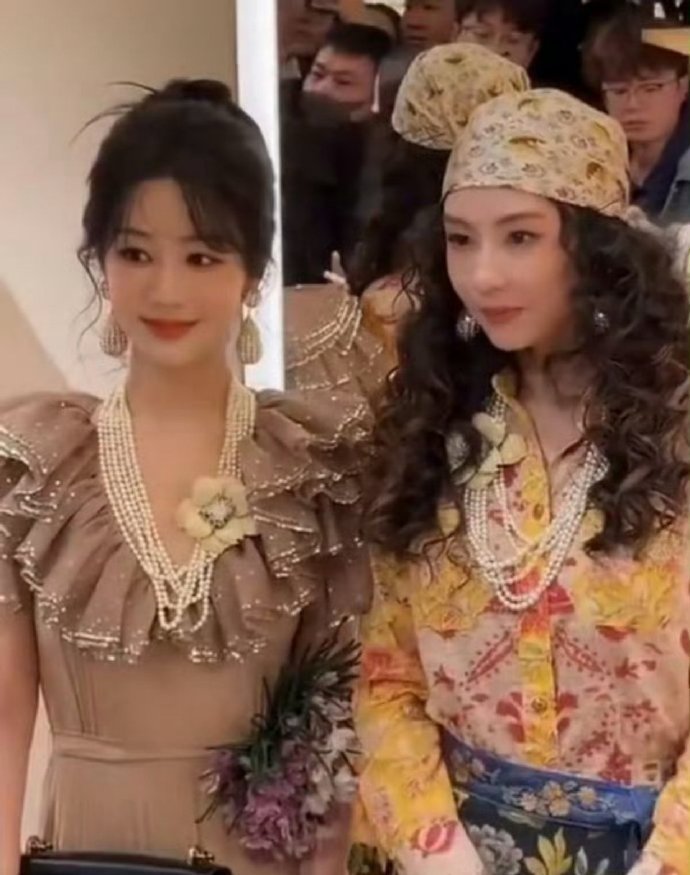 杨紫老有人说她不好看，但她和其他女艺人同框的时候，都不会失色是不是？​​​