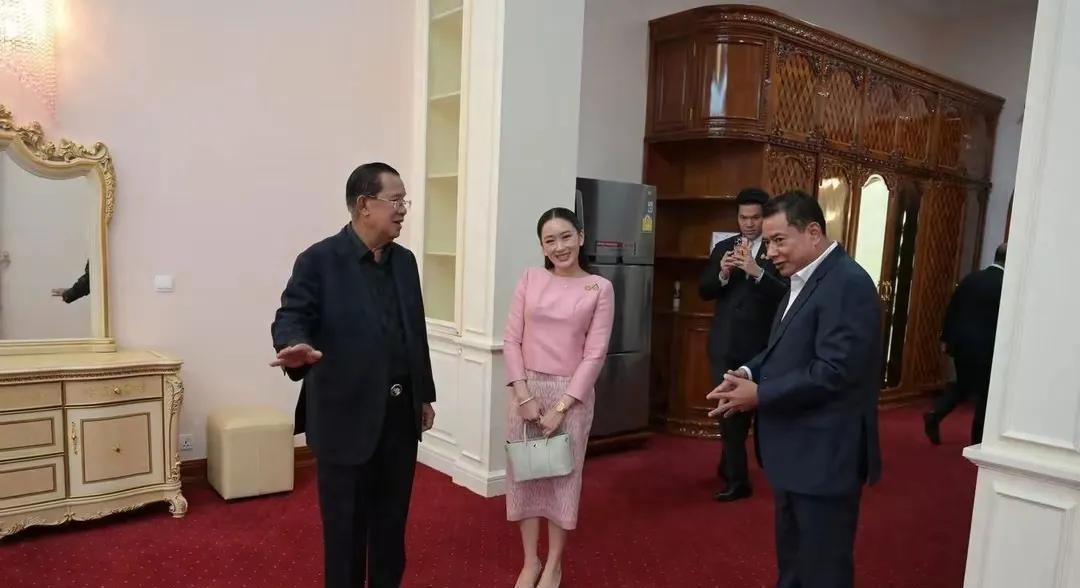 由于泰国国王的随意性造成了泰国政坛的巨大震动。这时候泰国国王已经宣布在3天内换掉