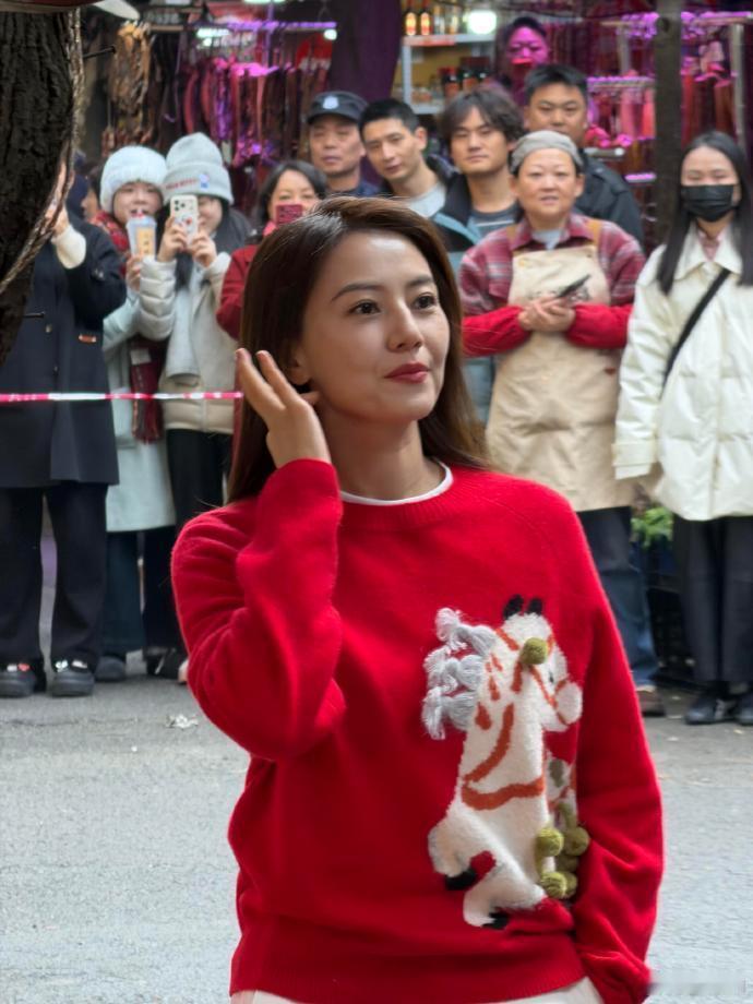 广西菜市场偶遇高圆圆广西菜市场偶遇高圆圆，真的好美啊！菜市场偶遇高圆圆