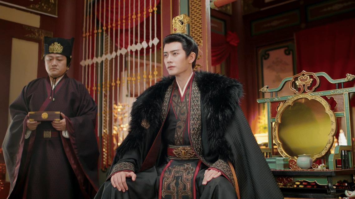 红事白事一起办！《凤凰台上》把“婚丧嫁娶”玩成疯批美学。刚捅完刀就拜堂，大婚现场