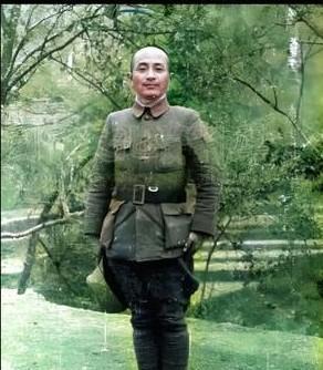 沈澄年，是坐着坦克被俘的。1948年7月2日凌晨，河南杞县龙王店。整编第