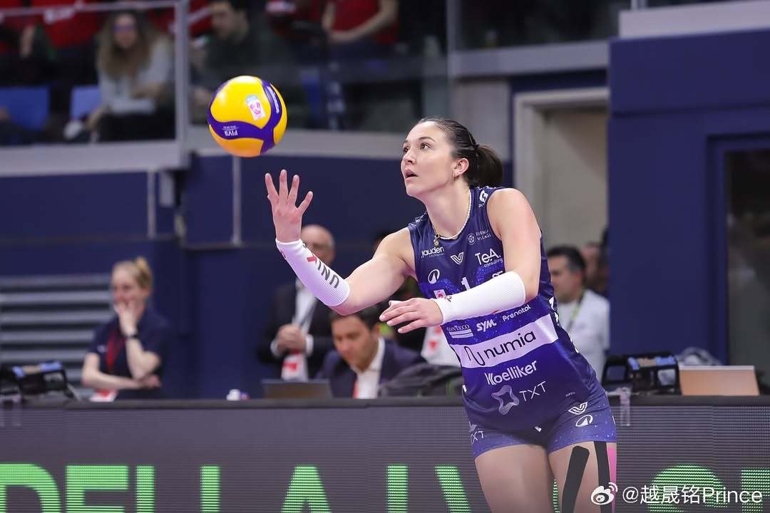 🔵⚪️米兰女排俱乐部官方发文告别“法国一姐”海伦娜.卡绍特；她的下一站将是土