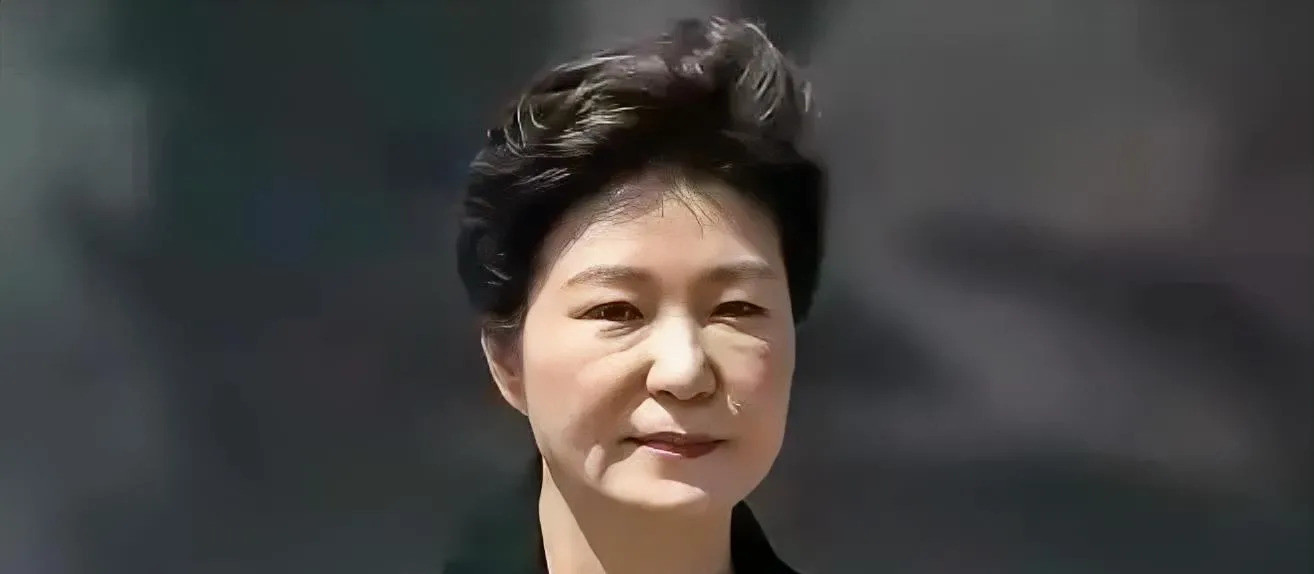 朴槿惠为啥力挺金文珠真是活久见！72岁的朴槿惠，一个刚从