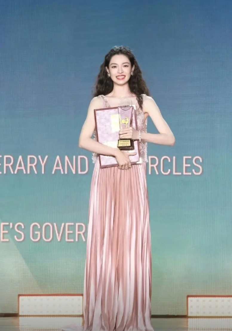 《水饺皇后》和《好东西》我都看过，水饺皇后是整体影片都很烂，马丽没有跳出自己舒适