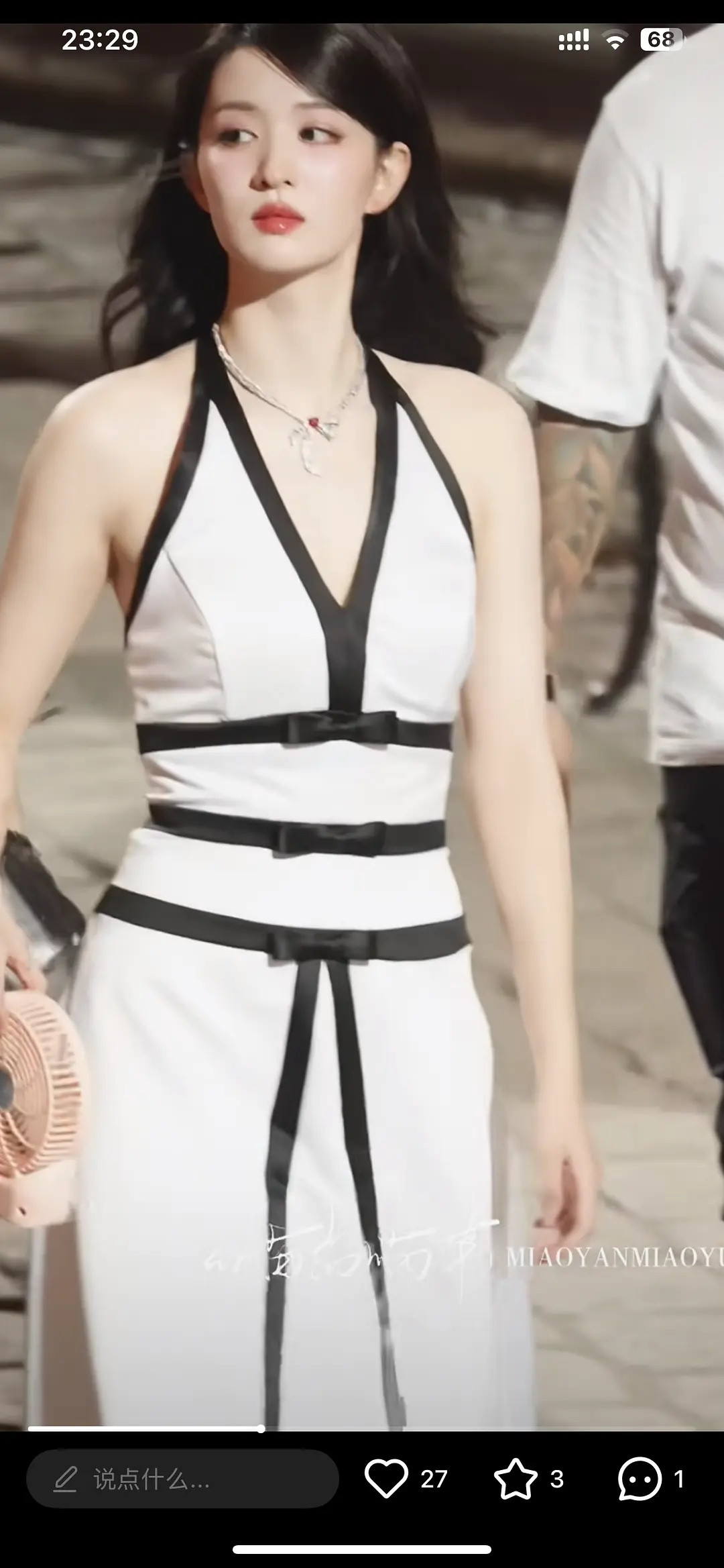 王楚然这衣服，好像2000年后都很少见