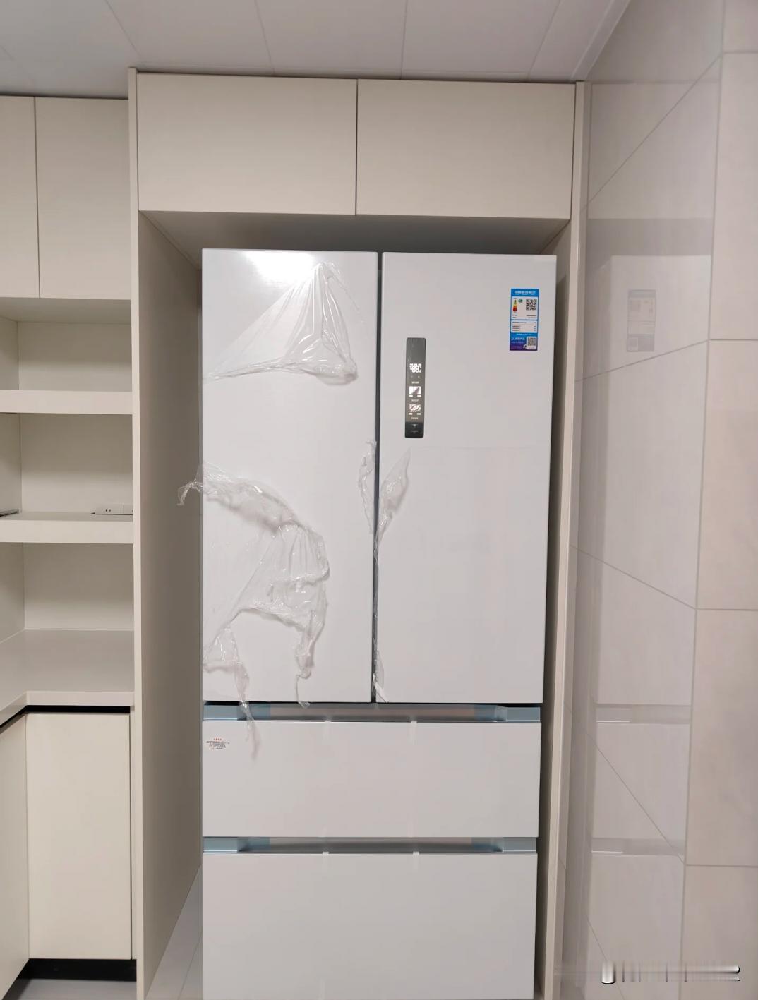 崩溃了，为什么冰箱膜这么难撕？撕膜一个小时，边边角角根本撕不掉，有什么快速撕膜