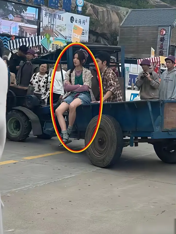 这脸是天然的，还是整容的？也太完美了。