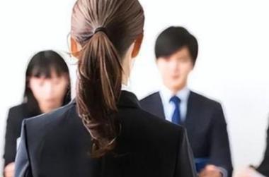 女研究生面试遭遇奇葩题：“100个口是什么字”？网友热议求职难!