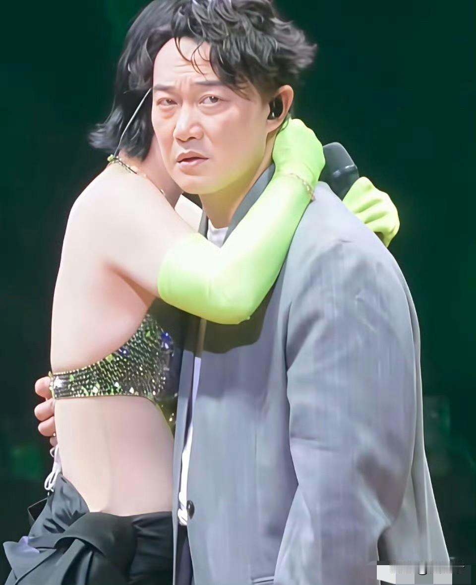 为什么周笔畅赢不了李宇春，二十年之后我貌似知道了答案。当年超女比赛的时候，周笔畅