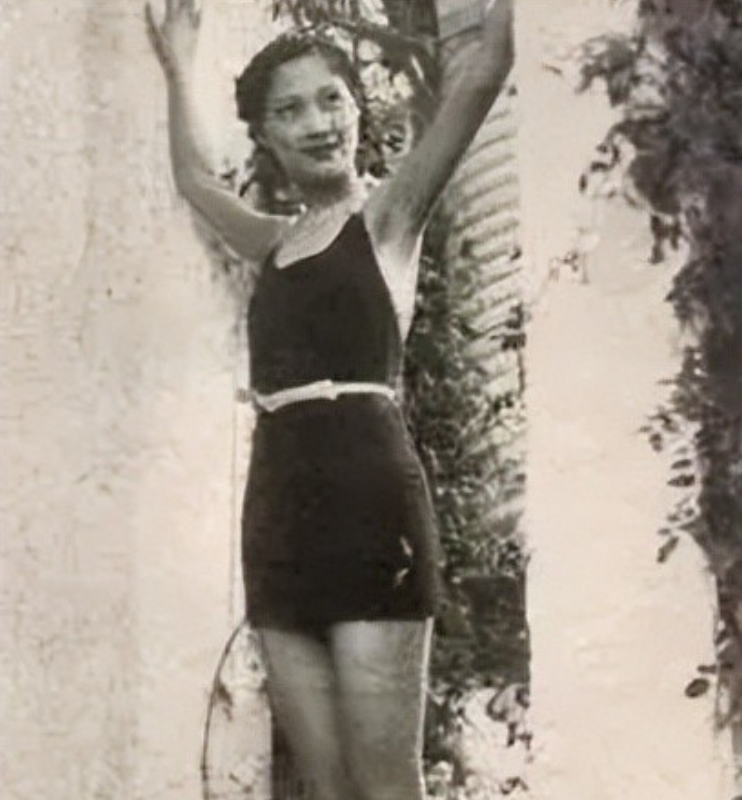 1956年，毛人凤躺在病床上奄奄一息，妻子向影心端着一碗中药走了进来，温声说道：
