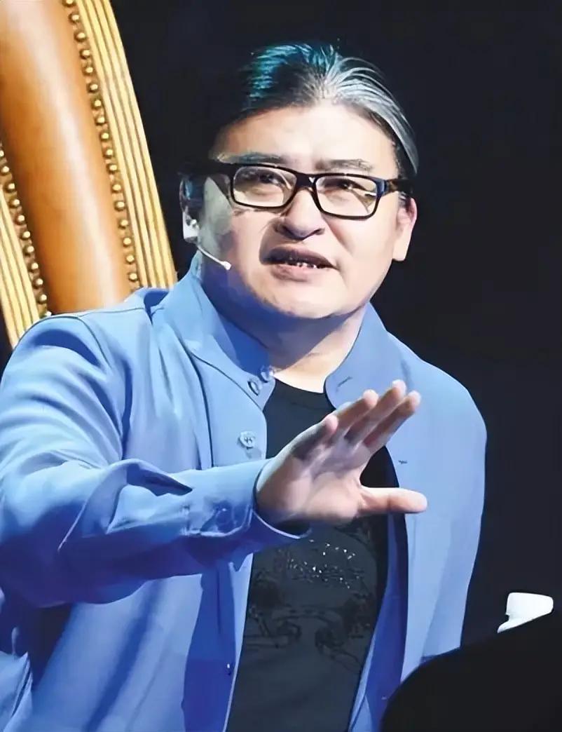 9月25日，刘欢在上海离世。刘欢去世前10多天，还在赶着还账。他的妻子卢老师找上