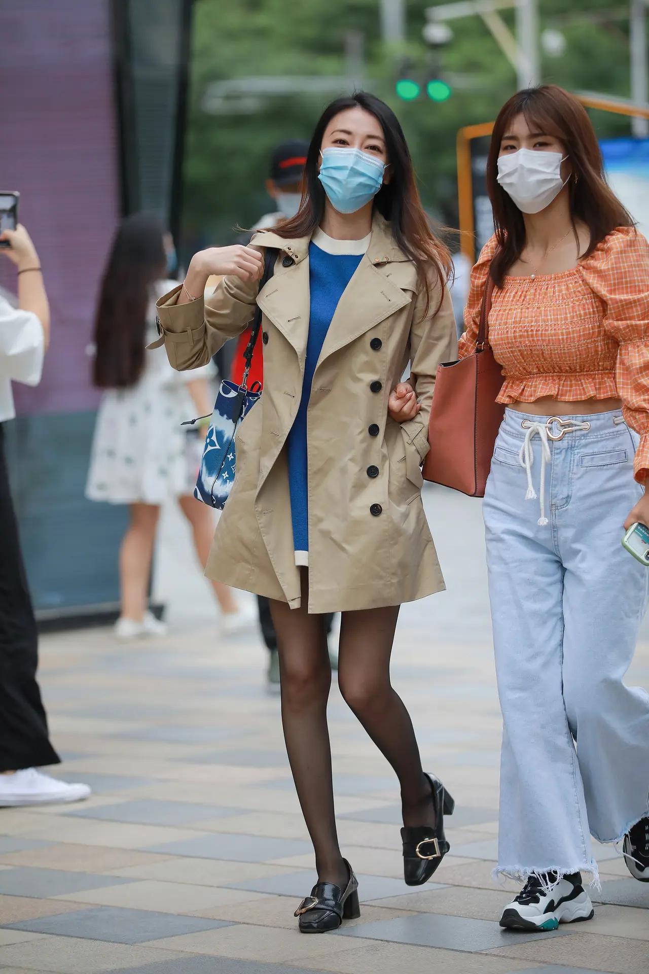 都市美女时尚风衣