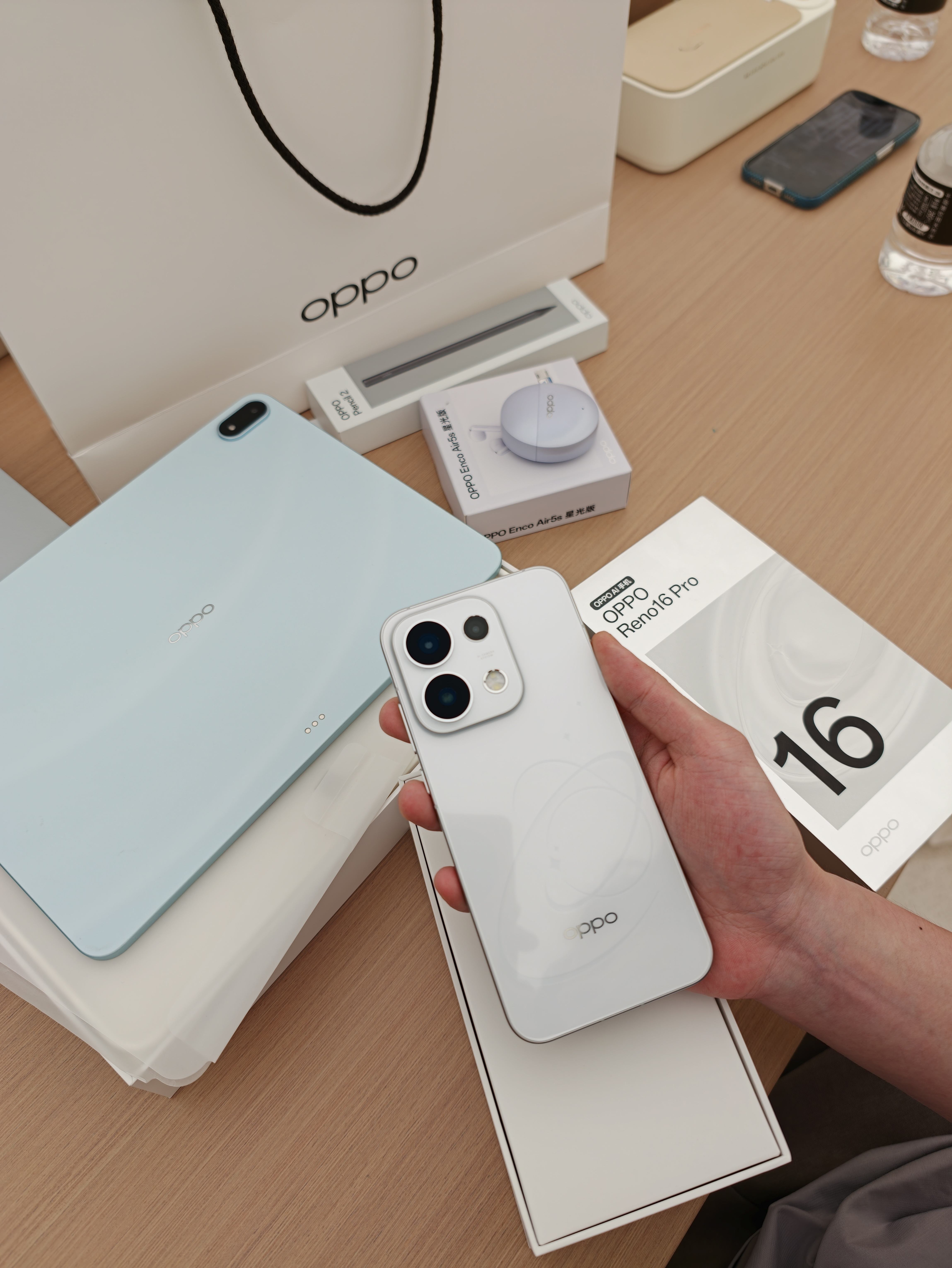 高考刚结束，OPPO线下门店就已经热闹起来了。根据最新数据，高考结束当天，OP