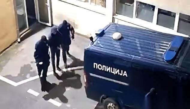 武契奇遇刺案：最寒心的不是暗杀，是70名"同胞″的背叛。武契奇当着全国镜头一