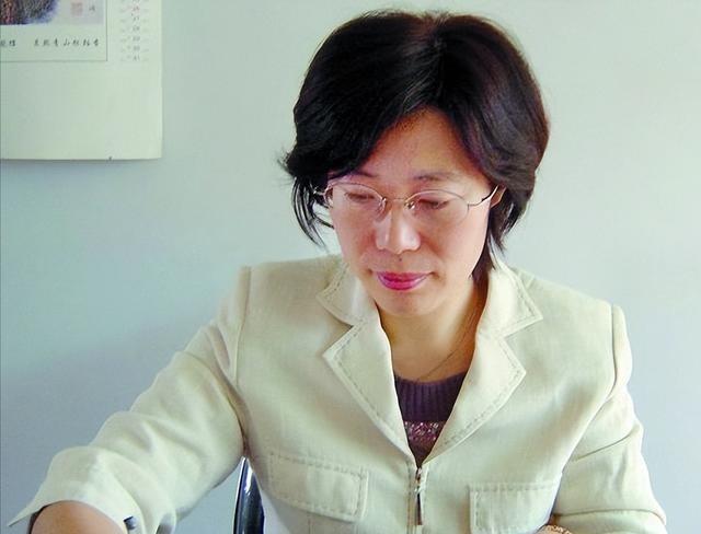 2004年，山东一女子坐月子期间太无聊，随手破解了2套美国最高级密码，顿时震惊世
