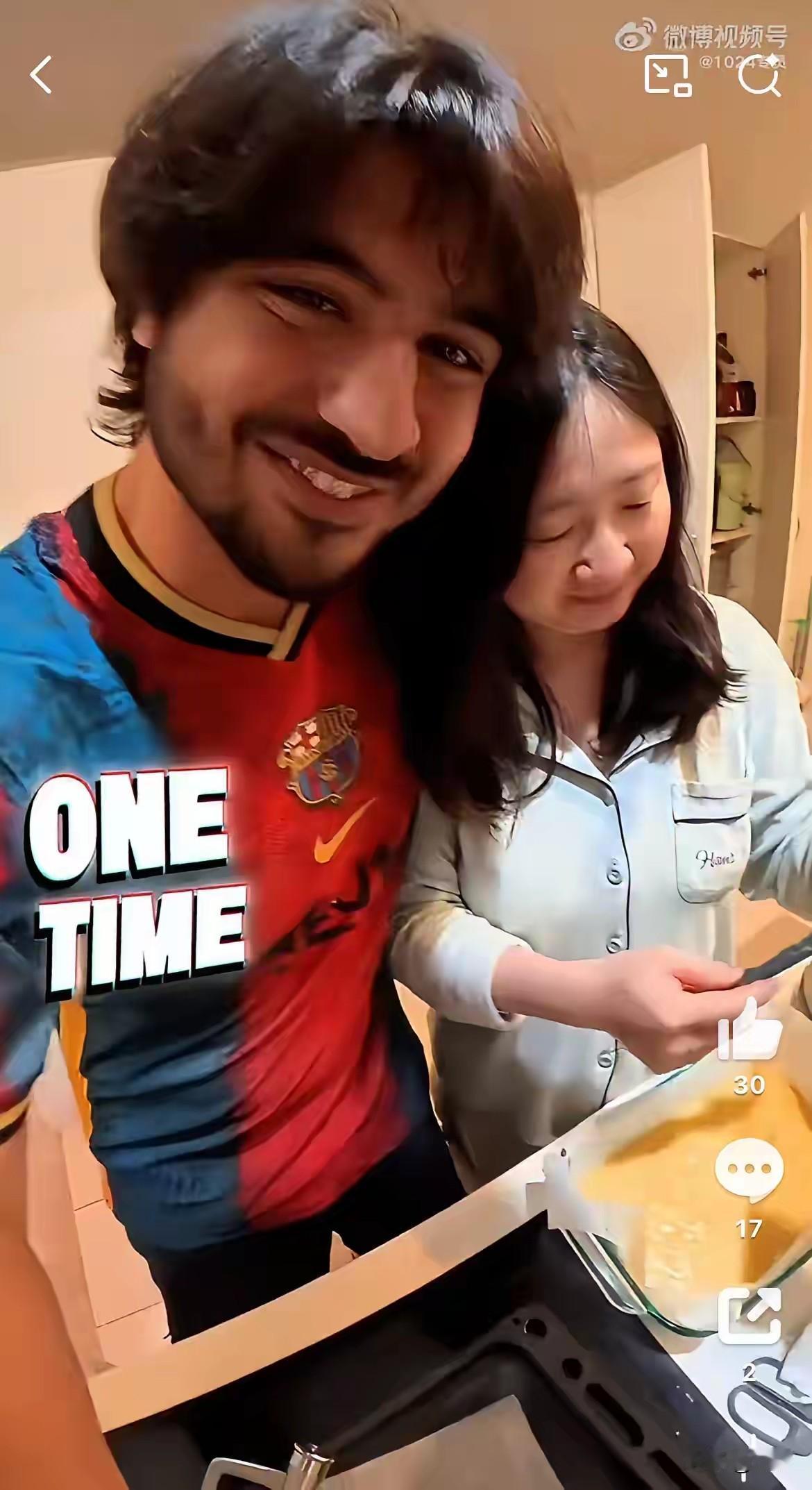 印度男子炫耀自己老婆，他看完了球赛就对中国媳妇说自己饿了，中国媳妇总是很热情的