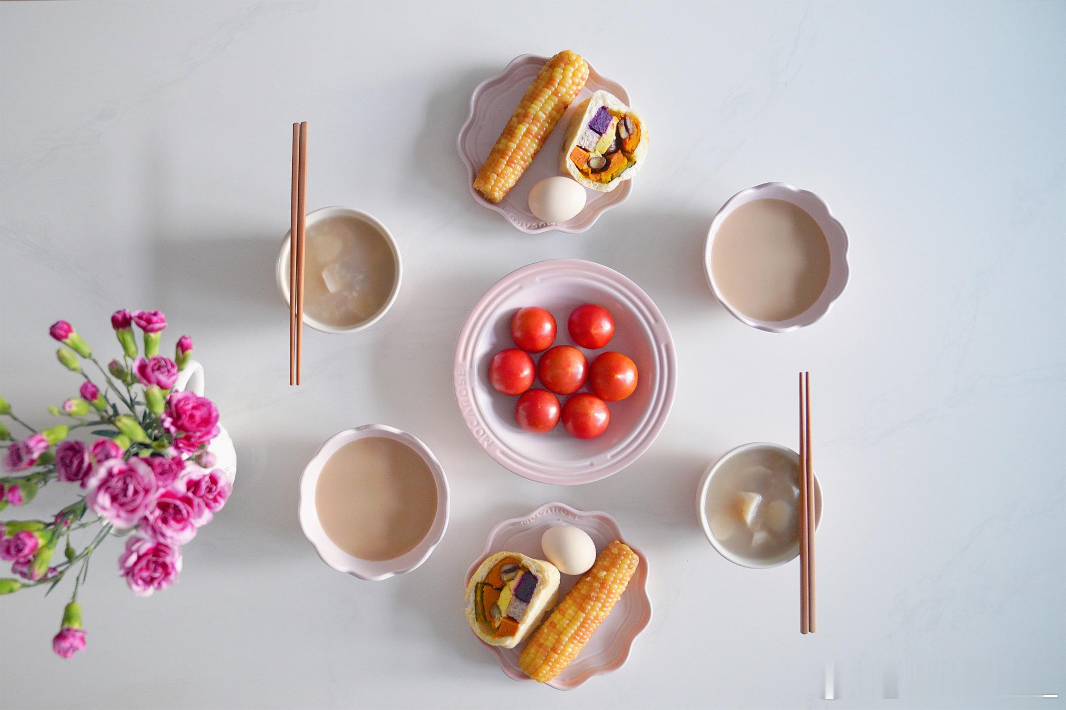 周二早饭五谷杂粮馒头、糯玉米、蒸蛋、山药粥、玫瑰红枣牛乳茶、小番茄~