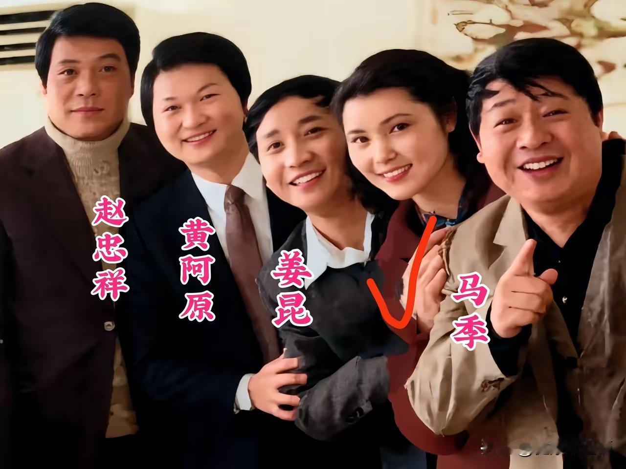 《八四年春晚主持人》男帅靓女神，春晚主持人。虽过四十载，记忆心中存。