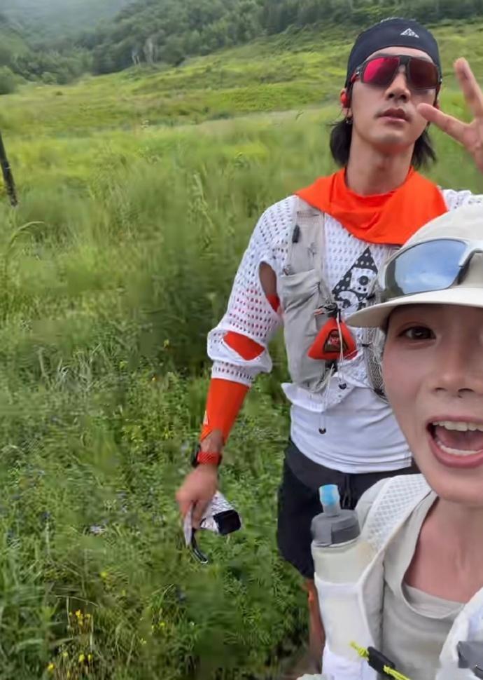 全世界都在偶遇此沙感觉去山里就能偶遇此沙嫉妒每一个亲眼偶遇的人！近距离看山野少