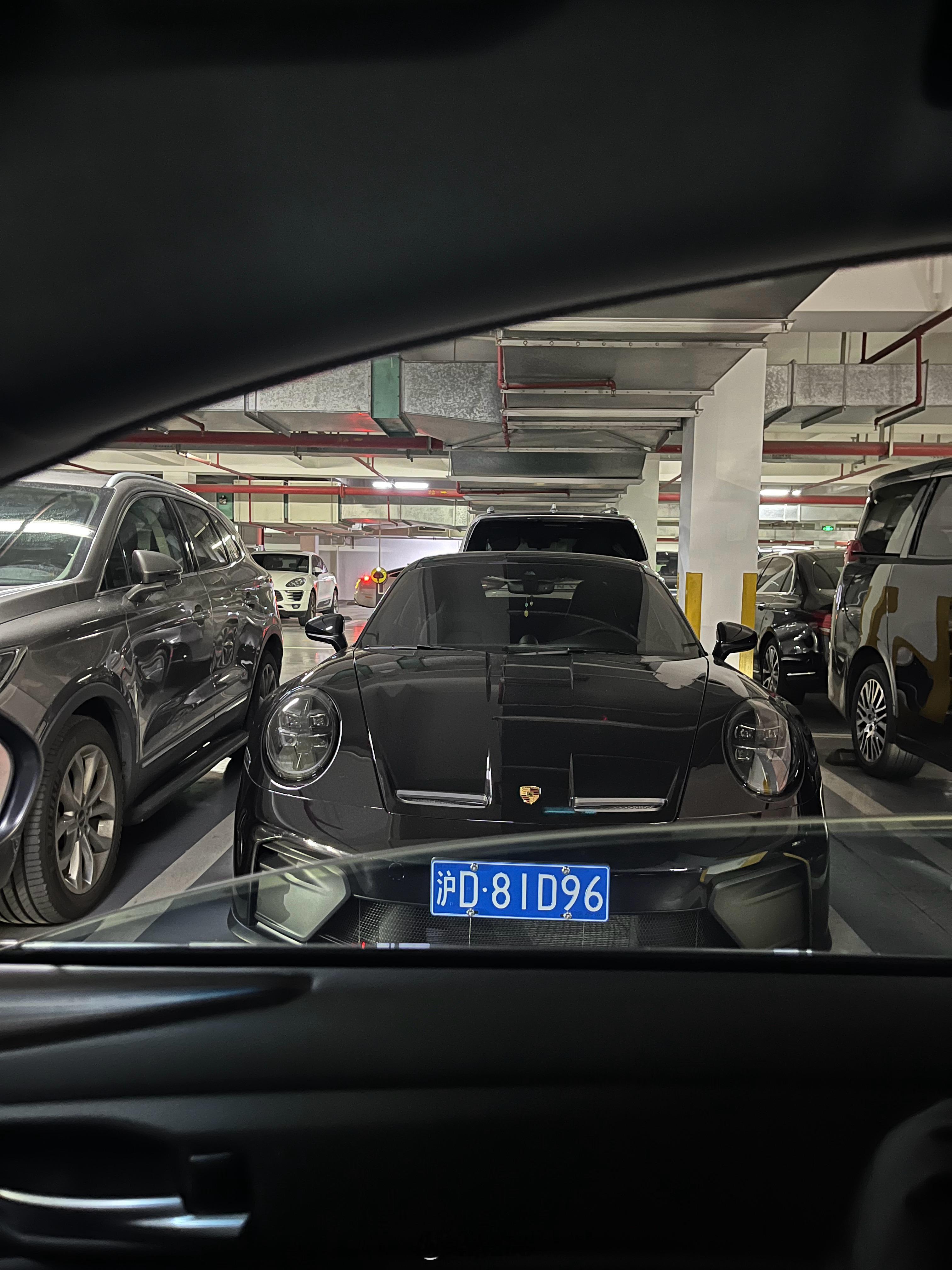 一不小心开到一个牛逼地库yz77聊车上海