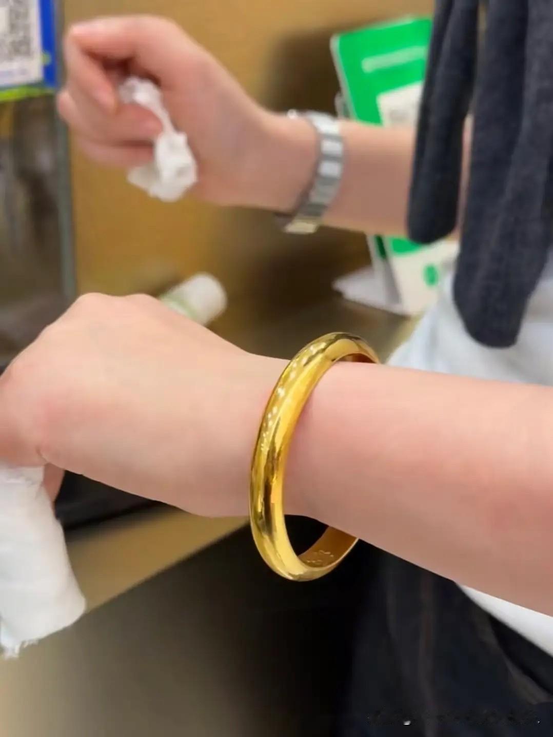 1月6日，必须给大家提个醒：这金镯子，真的别戴了！这倒不是怕买到假货，而是最