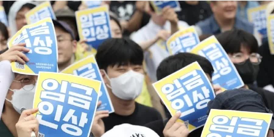 韩国公务员工资凄惨，考公人数减半，20-34岁备考公务员人数降至2017年以来最