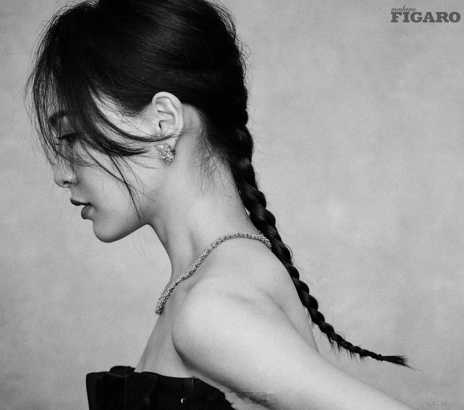 唐嫣酷感写真封面大片