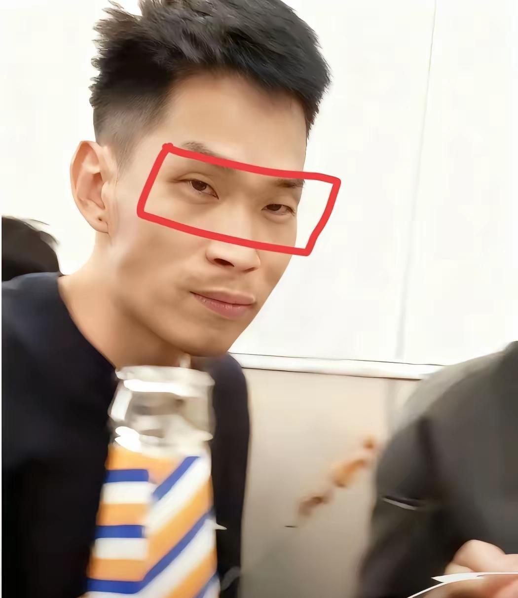 被杀害一家三口的梁先生接受采访时说，自己也不确定崔某到底是什么原因杀了他老婆孩子