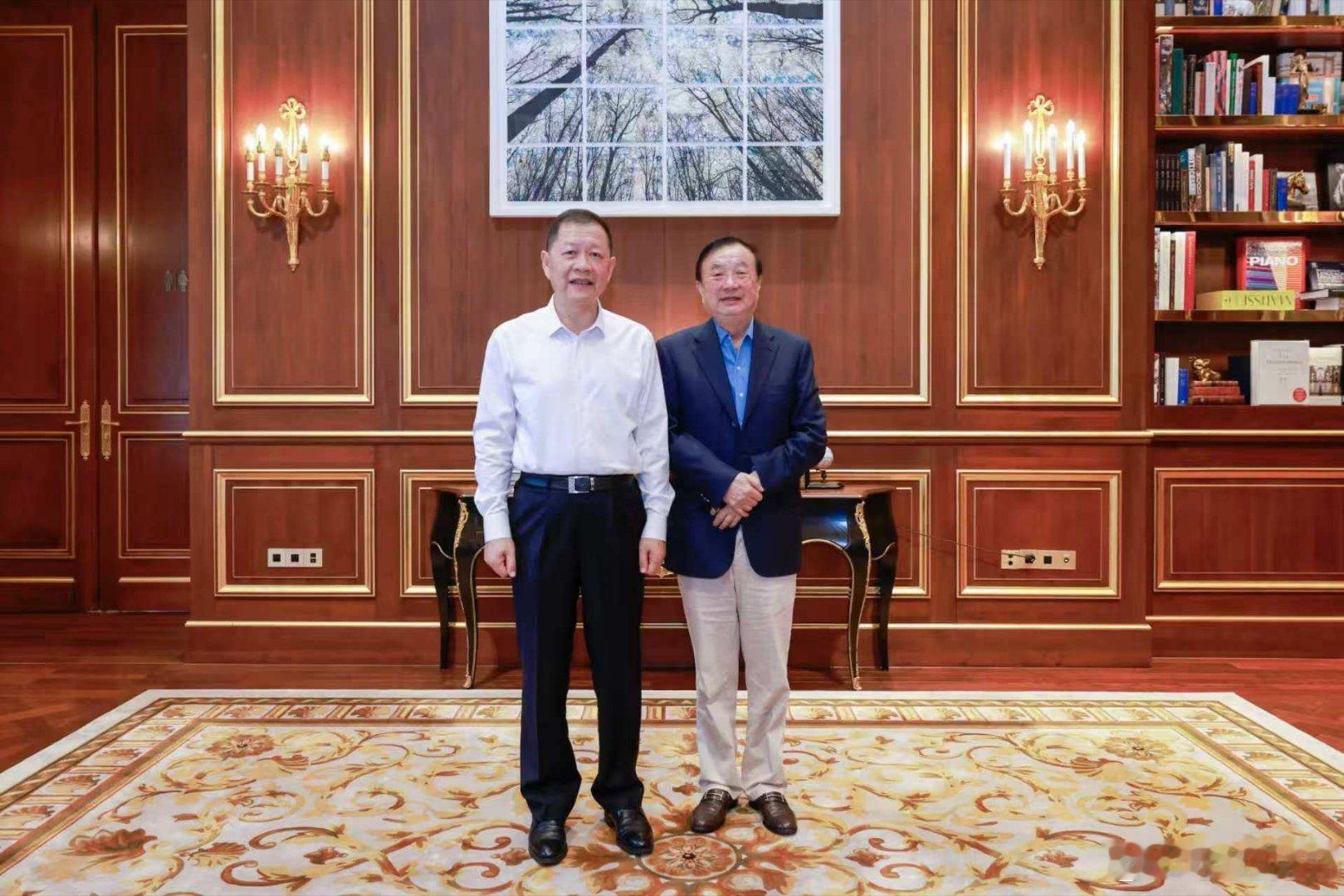 2025年9月22日，东风汽车董事长杨青与任正非会面2026年9月22日，东风汽车总经理冯长军与任正